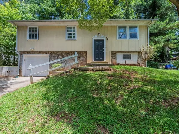 2242 Cherokee Valley Cir, Lithonia, GA 30058