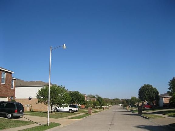 2nd image of 923 Medina Dr