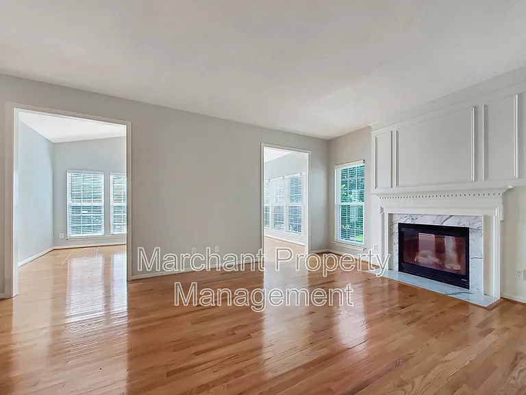 15 Silverthorn Ct — Photo 17