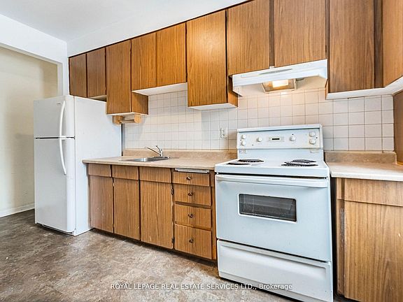 4th image of 1160 Dufferin St