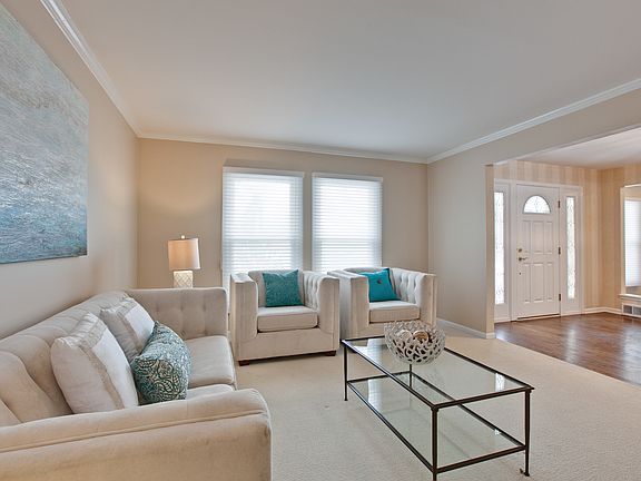 5th image of 129 Burr Oak Ct