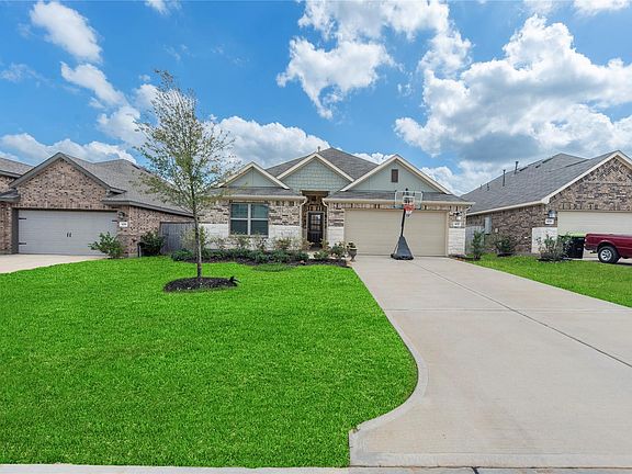 2nd image of 432 Ridge Palm Rd