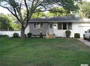 18 Crestwood Rd, Bohemia, NY 11716