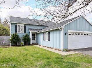 2459 Hedge Row Dr, Aurora, IL 60502