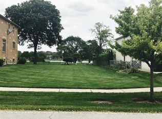 2251 Eastview Dr, Des Plaines, IL 60018