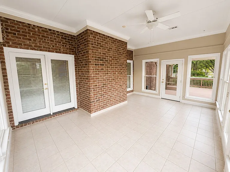 340 Interchange Dr — Photo 16