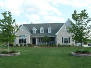 129 Preserve Ct, Grafton, WI 53024