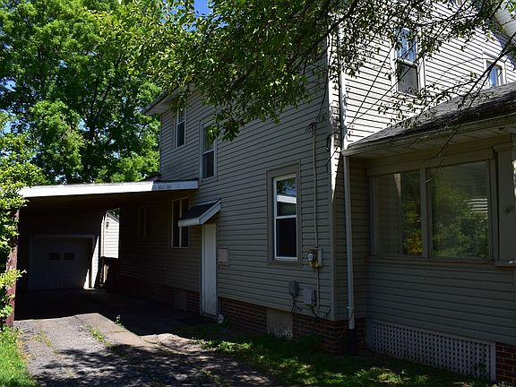 3rd image of 925 Chestnut St
