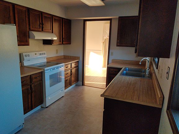 4th image of 3910 Lakeview Dr
