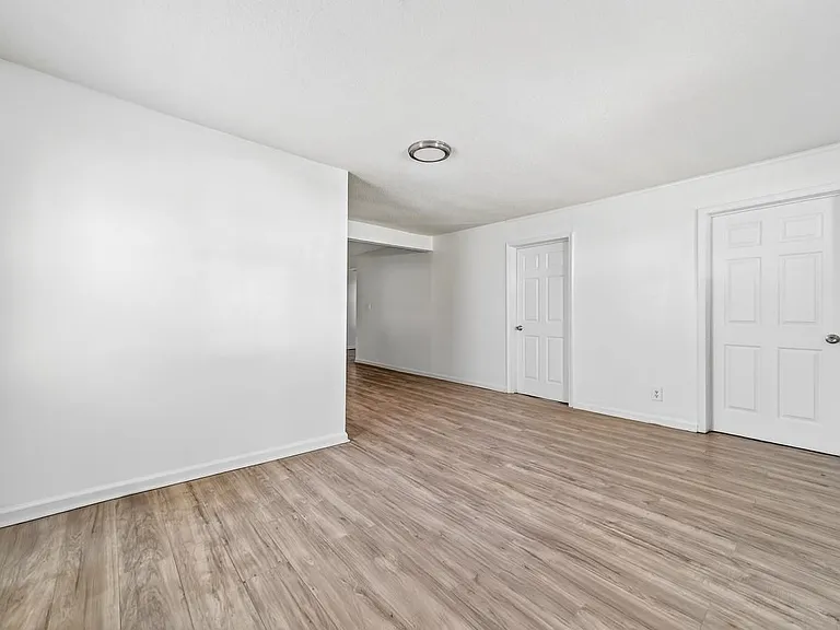 505 E Maple Ave — Photo 11