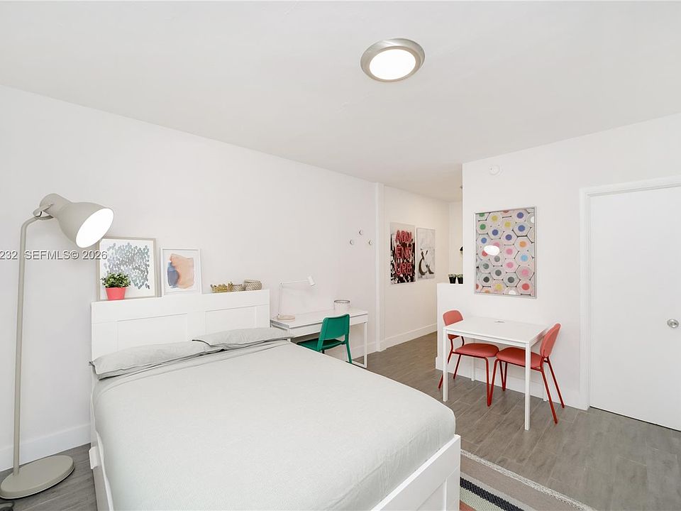 1st image of 770 NE 123rd St #20