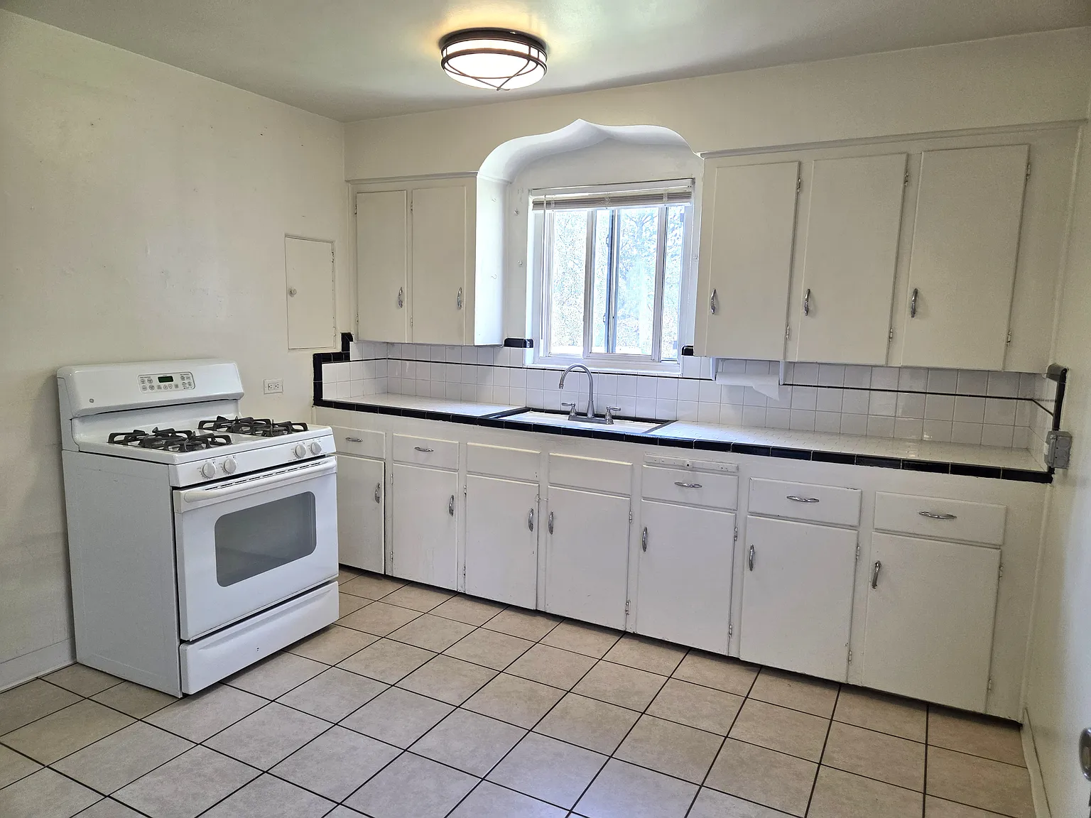 2 bed, 810 sqft, $2,150 — Photo 4