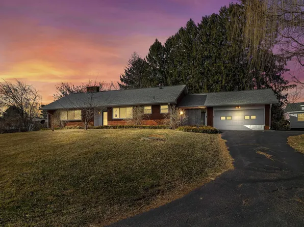 11 Aero Dr, Waynesboro, VA 22980