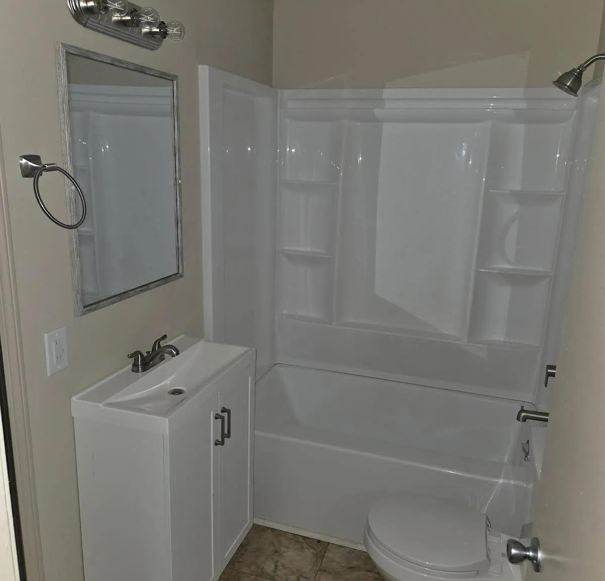 3 bed, 960 sqft, $1,200 — Photo 2