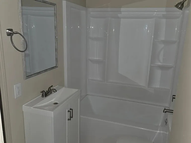 116 Beatrice Dr — Photo 2
