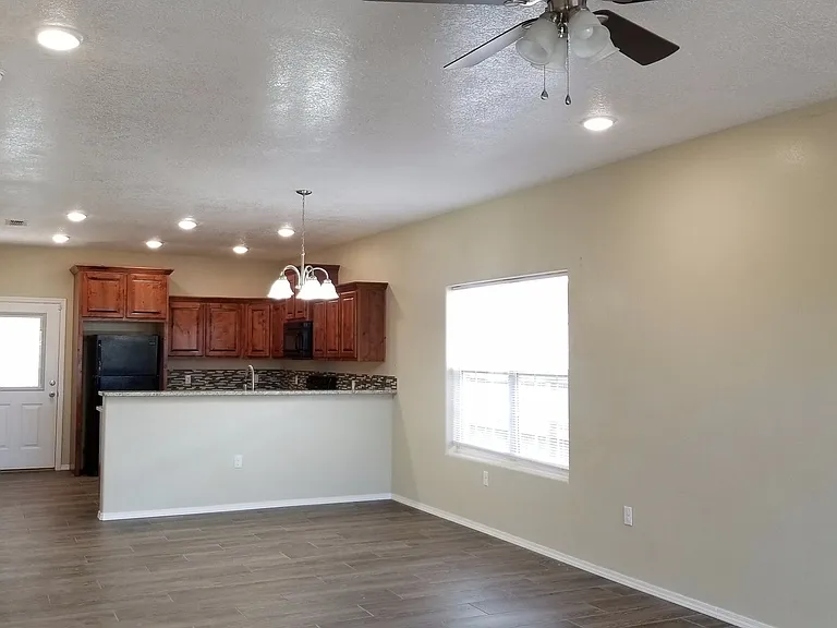 3624 Weston St — Photo 3