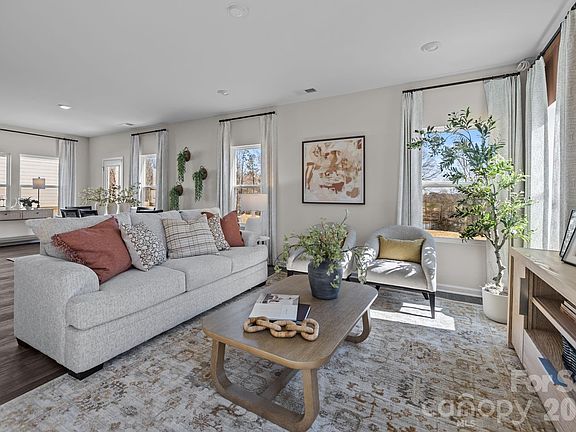 5th image of 1039 Rocking Horse Rd