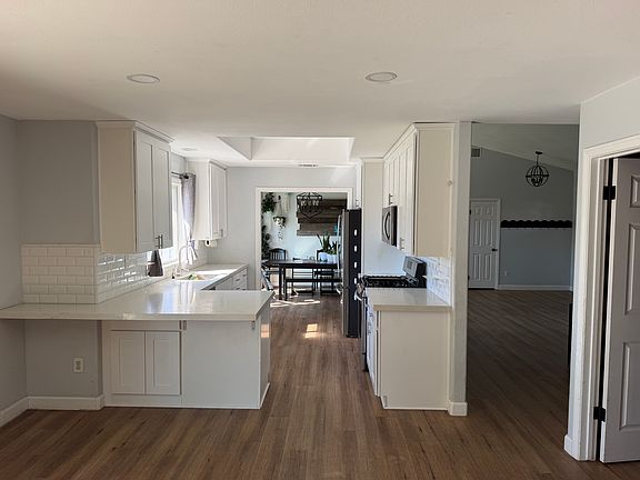 3rd image of 905 Wasatch Pl