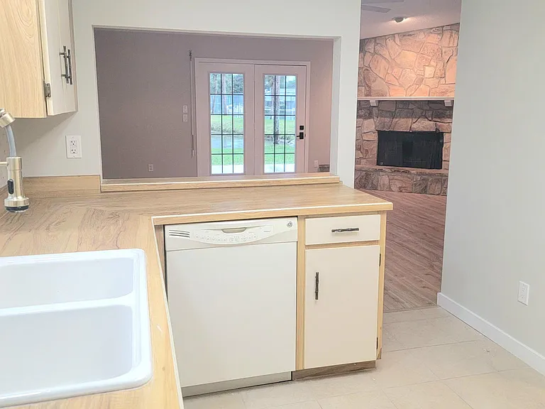 107 Deer Lake Cir — Photo 8