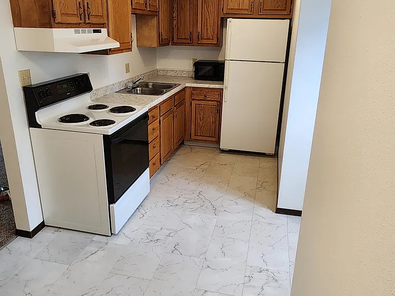 548 12th St SE — Photo 9