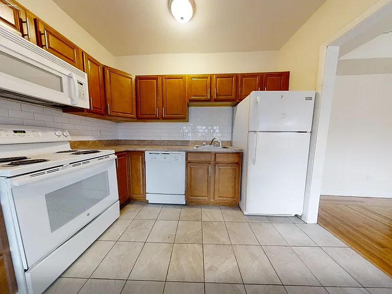 1137 Commonwealth Ave #3 — Photo 2