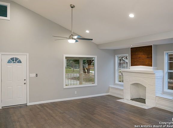 4th image of 927 W Summit Ave