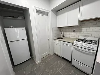 Rented by Salon Realty Corp