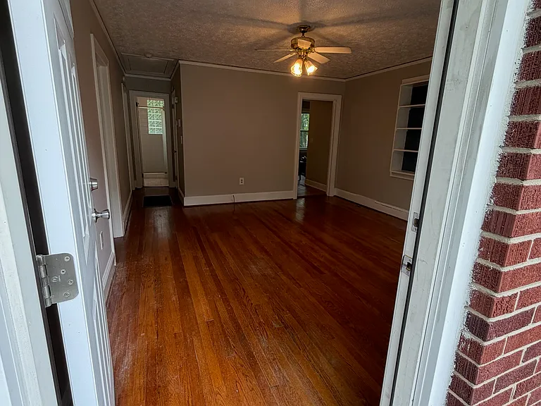 102 Winthrop Ave — Photo 3