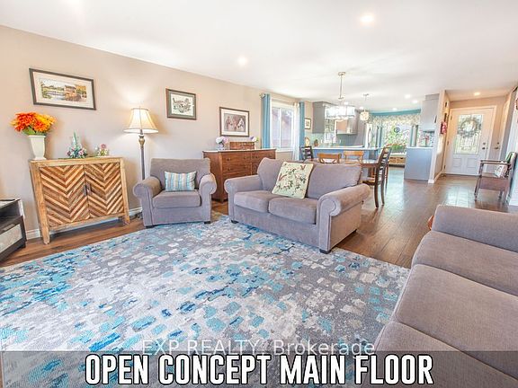 3rd image of 153 Oneida Pl