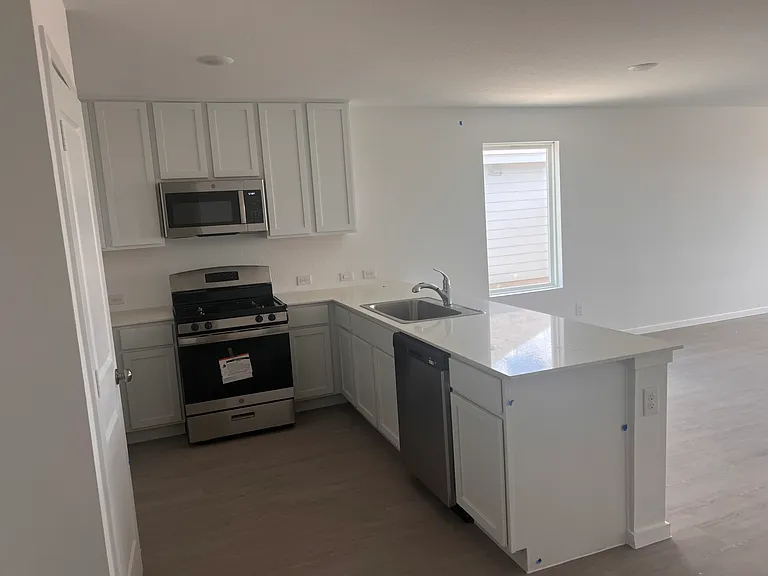 2757 Lannister Ln — Photo 2