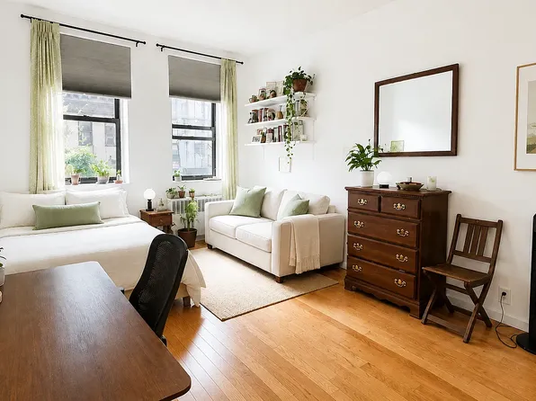 52 Saint Marks Pl APT 4A, New York, NY 10003