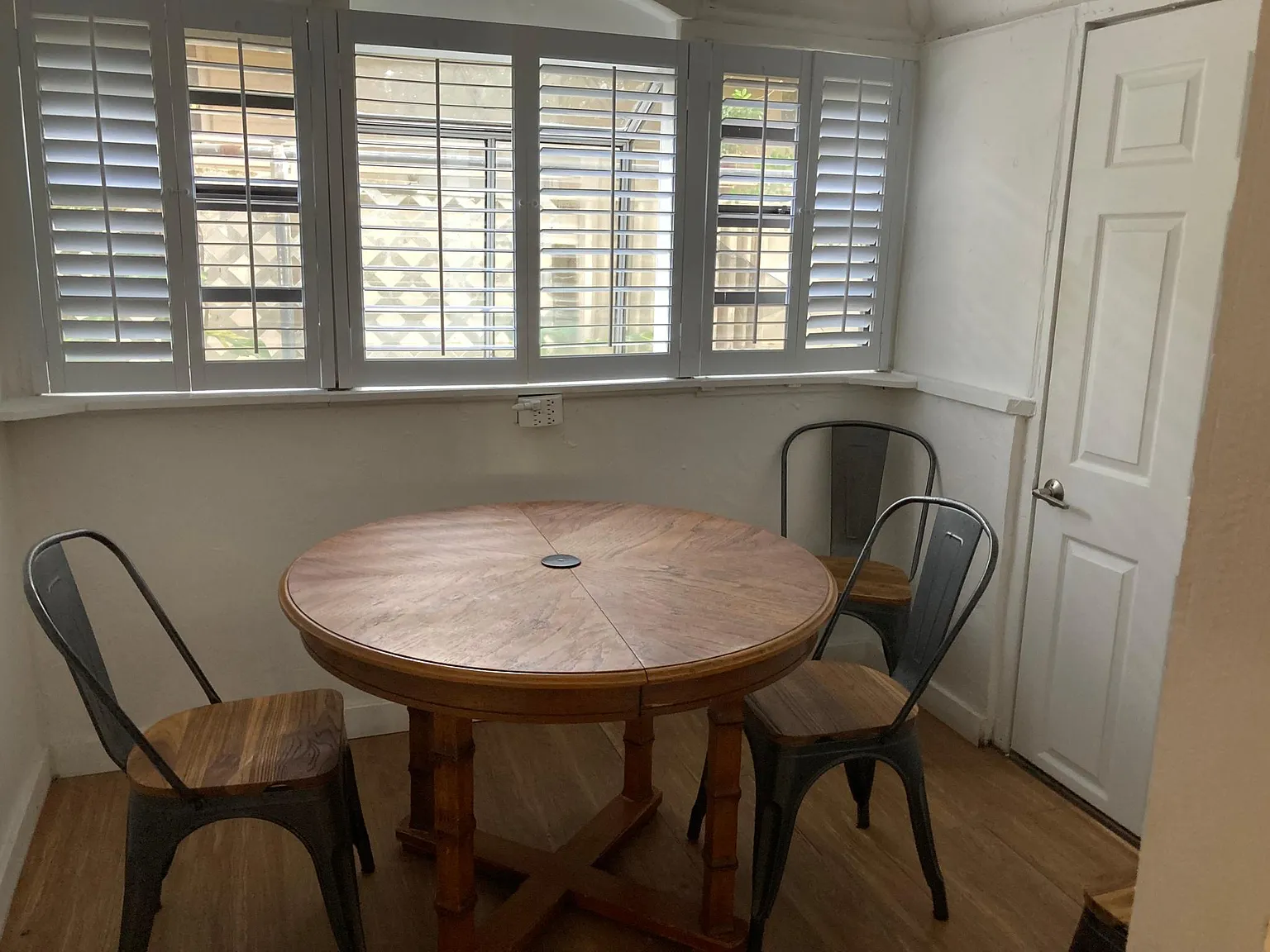 2 bed, 1.5 bath, 834 sqft, $1,495 — Photo 3
