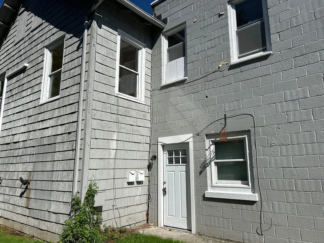 2 bed, 1.0 bath, 1200 sqft, $2,075 — Photo 2