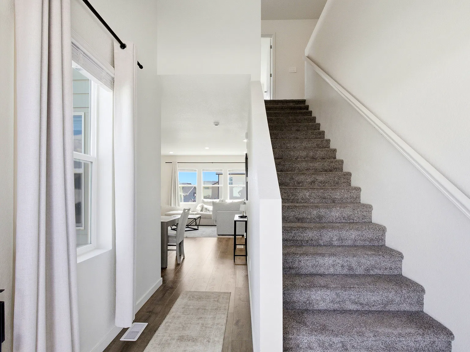 3 bed, 2.5 bath, 2034 sqft, $2,990 — Photo 2