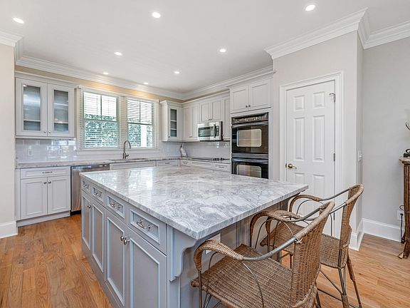4th image of 1738 Live Oak Park #B