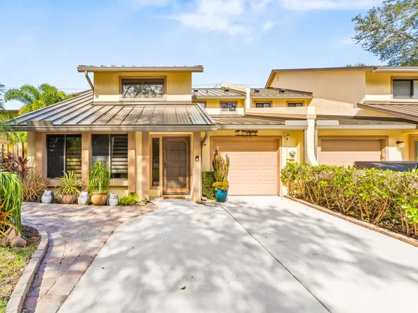 1075 Raintree Lane, Palm Beach Gardens, FL 33410