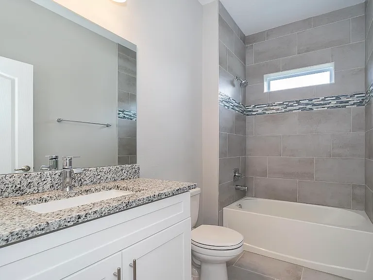 330 San Marino Rd SW — Photo 4