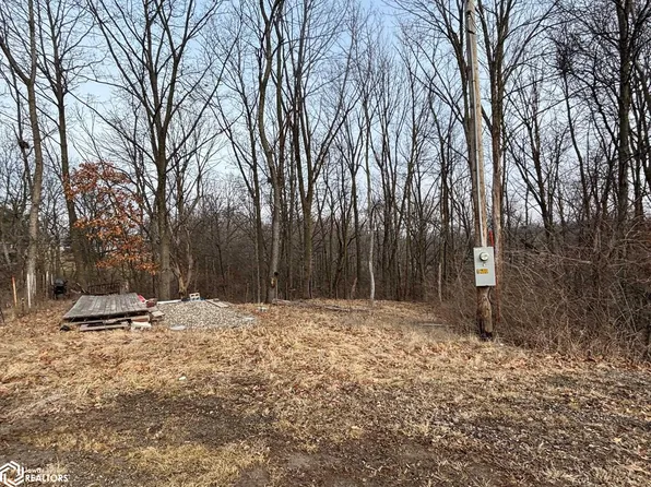1400 Circle Dr, Brooklyn, IA 52211