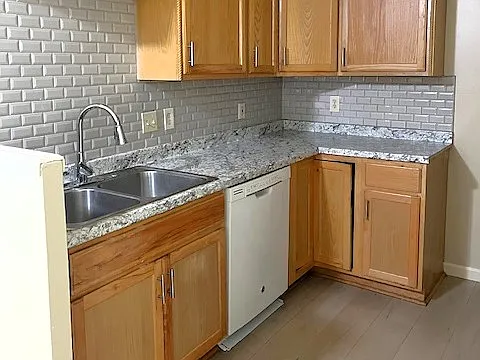 4 bed, 1458 sqft, $2,195 — Photo 4