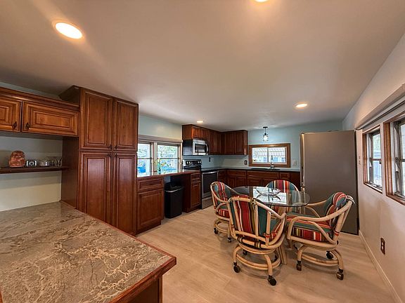 5th image of 31 Flores Dr