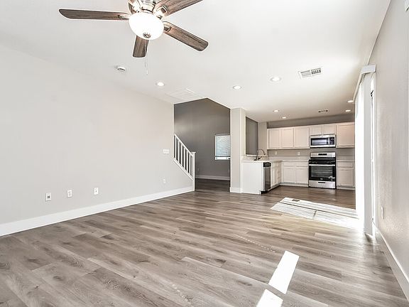 5th image of 10424 Concetta Ave