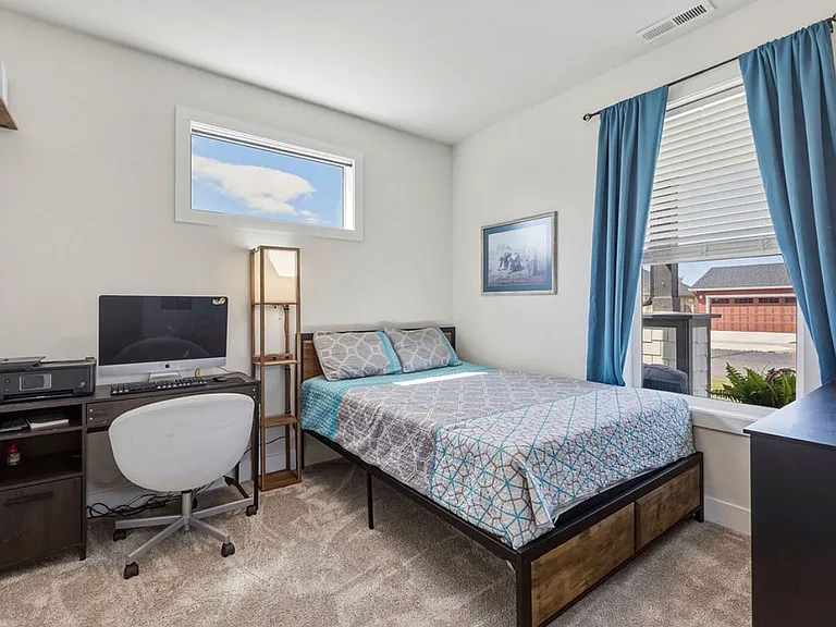 1008 NE Whistle Way — Photo 32