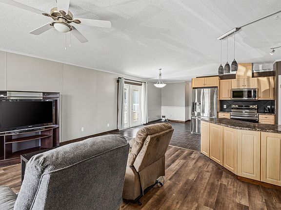 5th image of 1172 Aspen Dr W