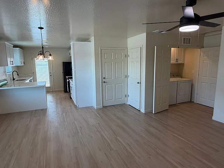 1100 Glass Ave — Photo 3