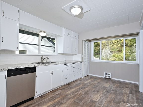 3rd image of 2319 Queets Ave