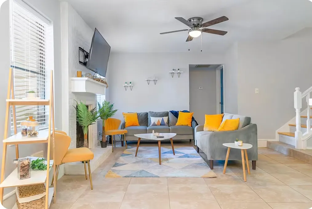 4 bed, $4,000 — Photo 1