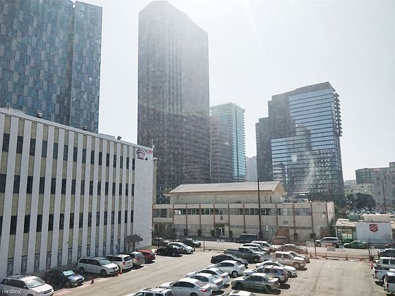 3rd image of 916 Georgia St