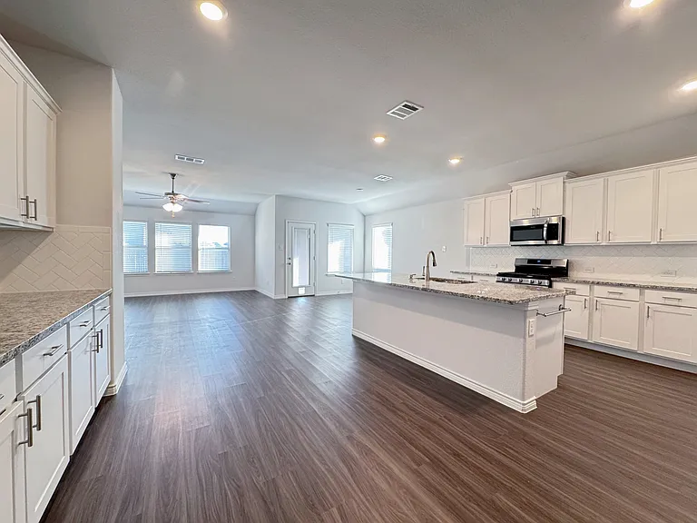 905 Berry St — Photo 9