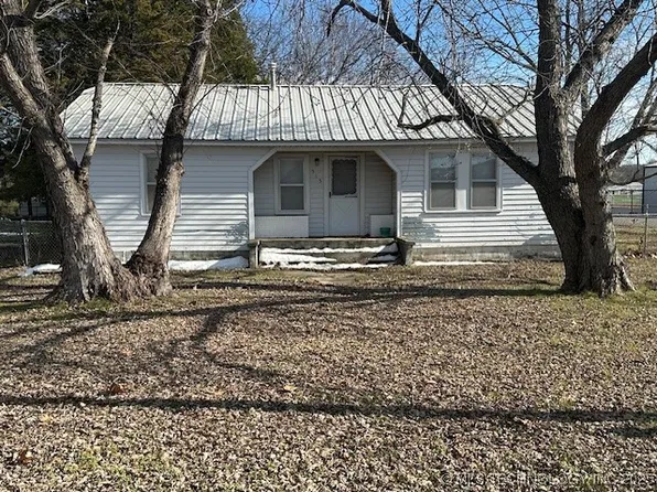 515 S 4th Ave, Madill, OK 73446