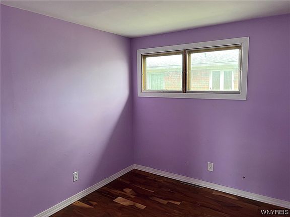 5th image of 92 Carmen Rd